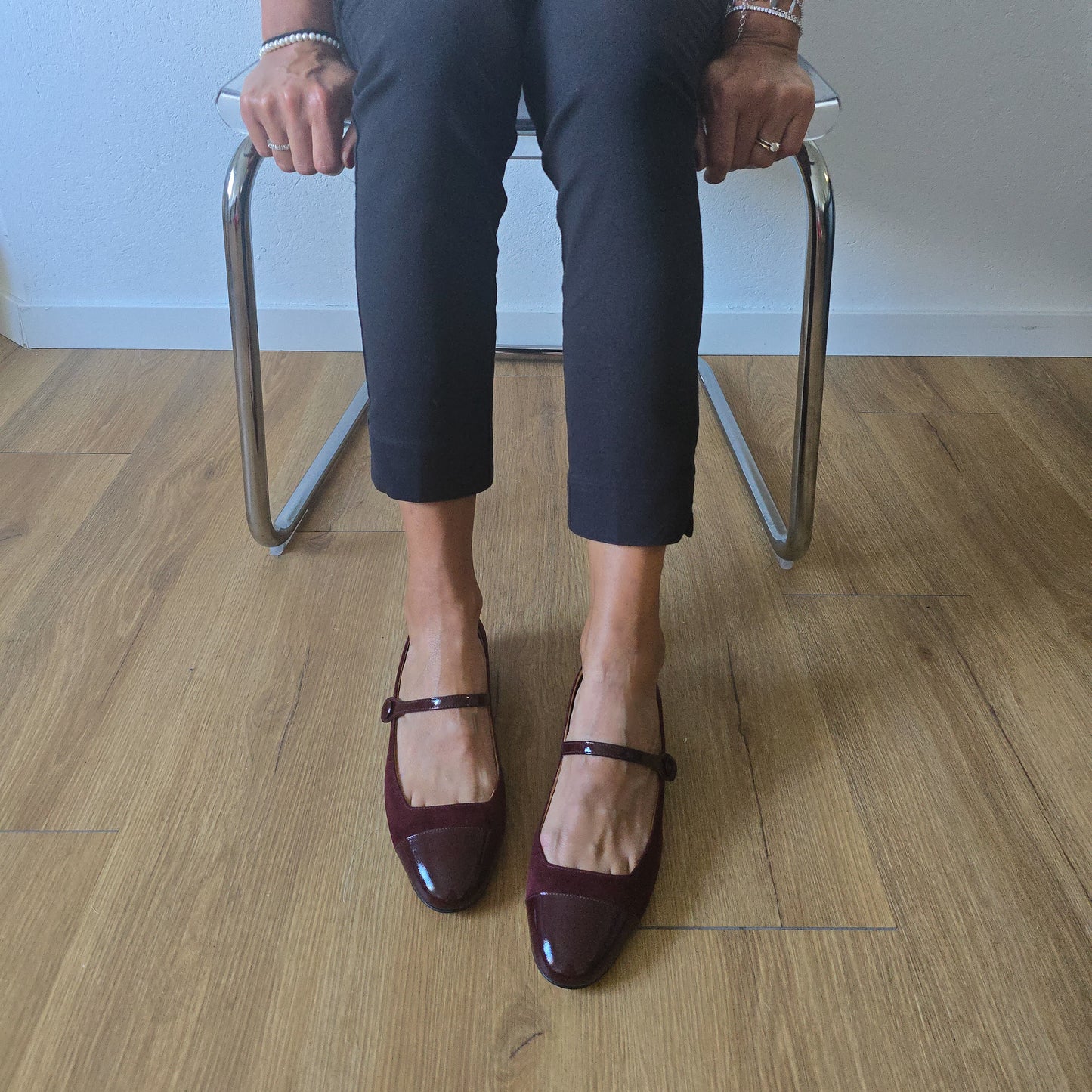 EMMA TONDA in camoscia terracotta e vernice bordeaux