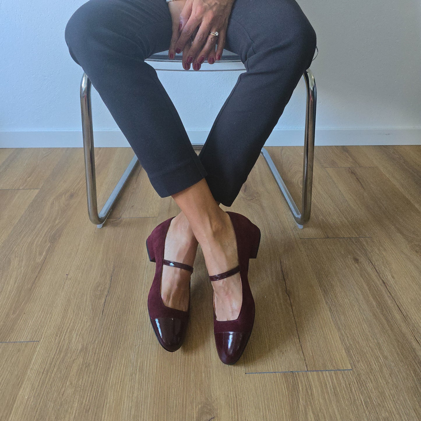 EMMA TONDA in camoscia terracotta e vernice bordeaux