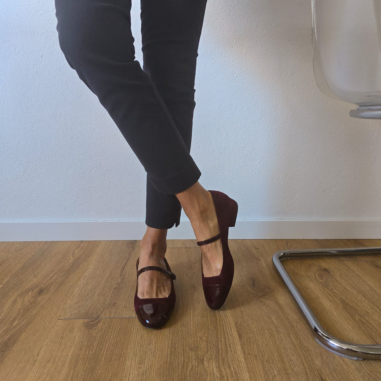EMMA TONDA in camoscia terracotta e vernice bordeaux