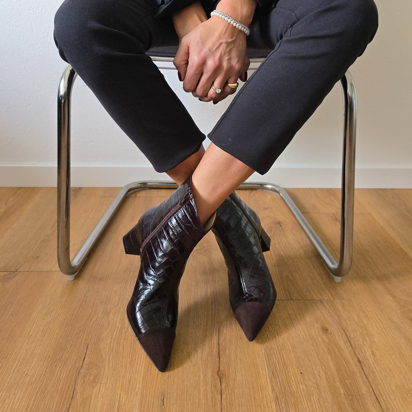 SOFIA in beige and gold velvet