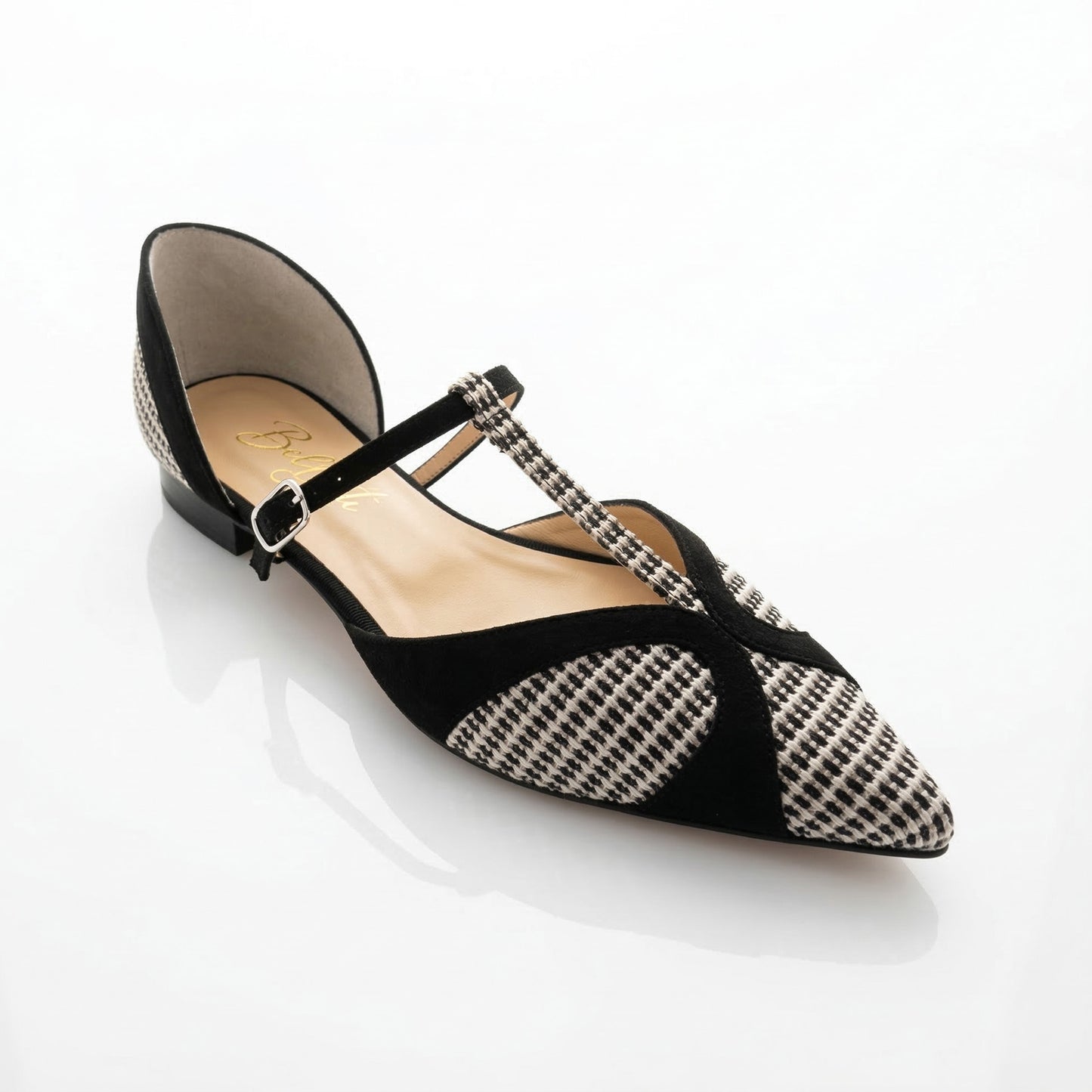 Vittoria black and white