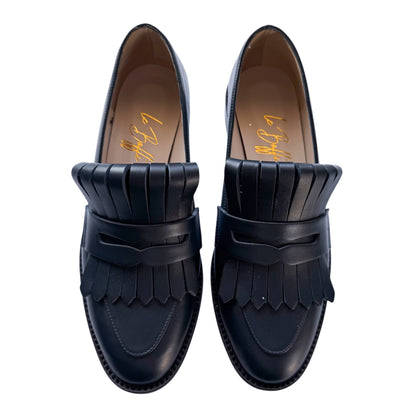 Nina in pelle blu notte