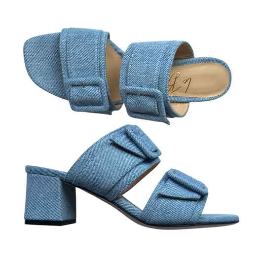 Sandalo Bianca in jeans chiaro.