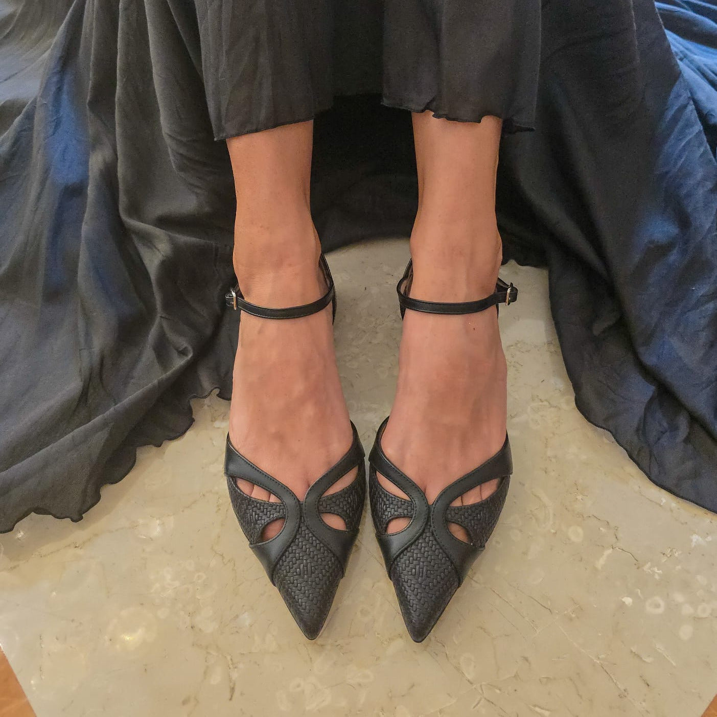 Celeste in pelle lavorata nera