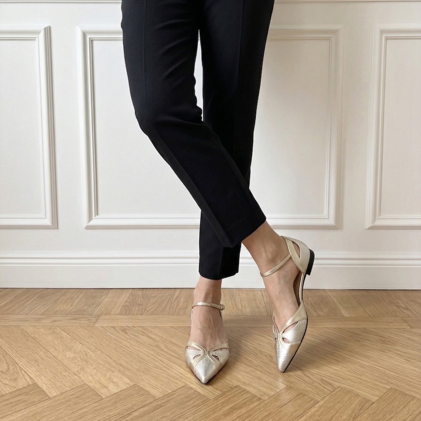Celeste in pelle platino e oro