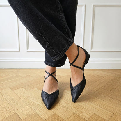 Elisabetta in rafia nera