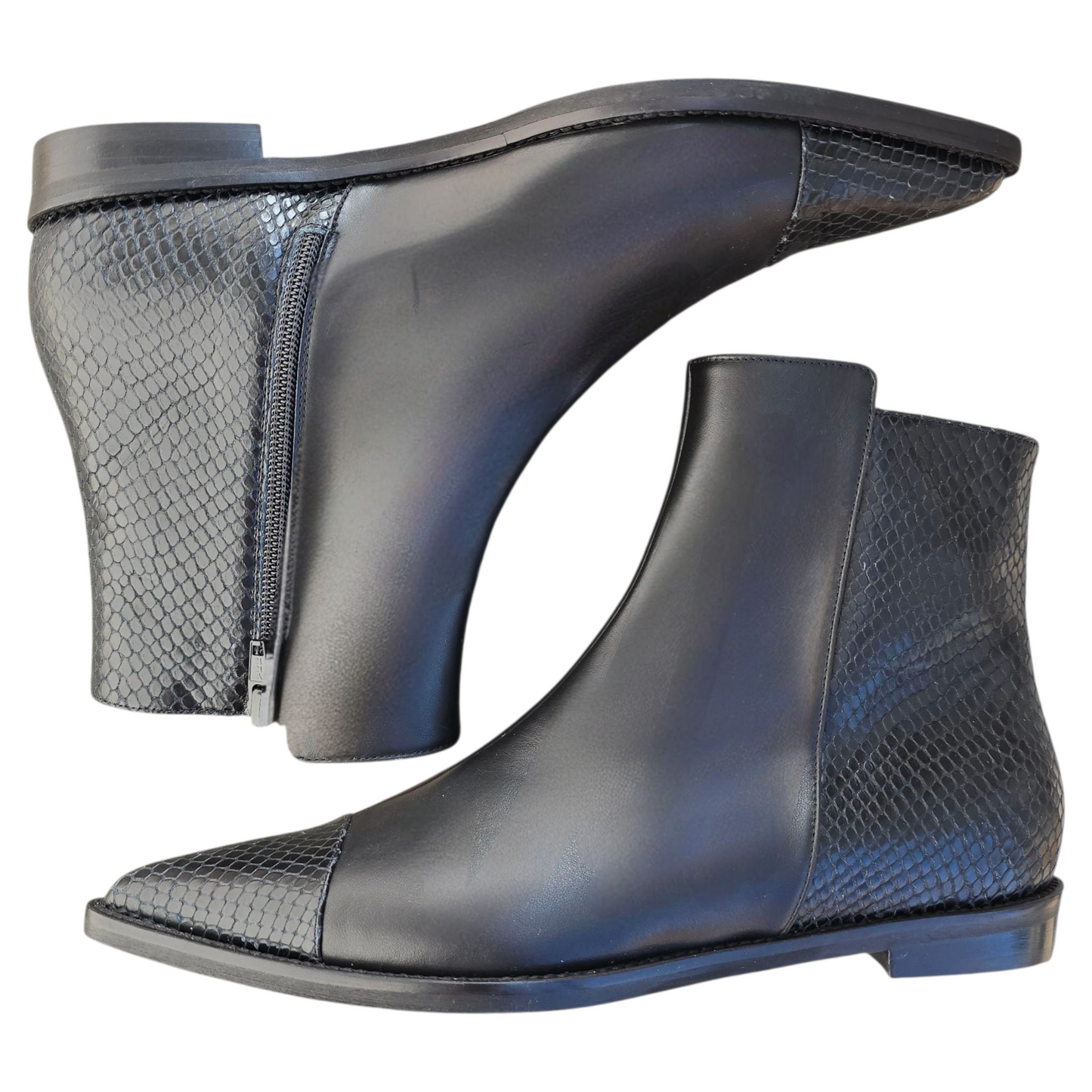 Sibilla in pelle nera e Rettile nero