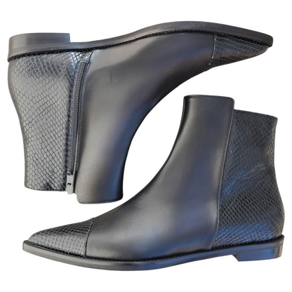 Sibilla in pelle nera e Rettile nero