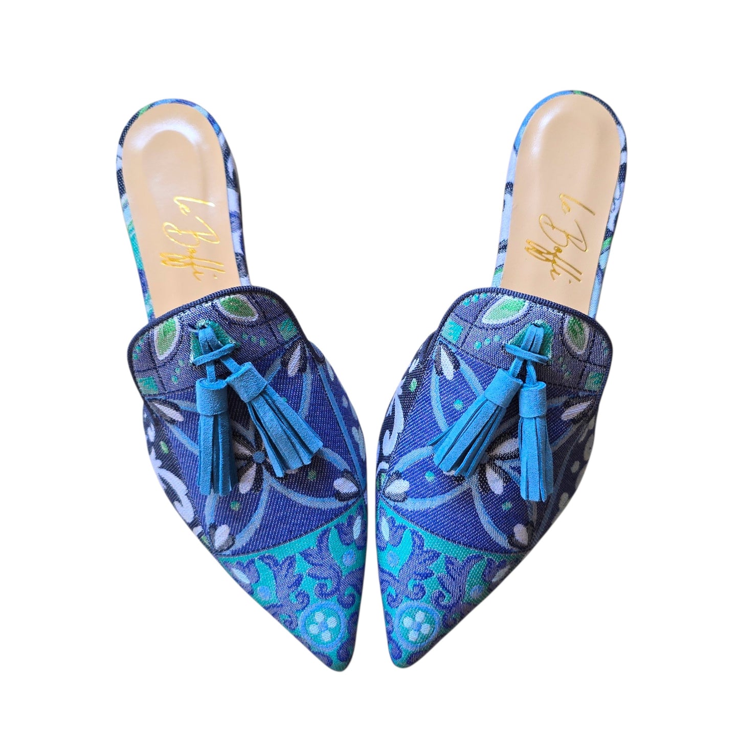 Agata mule in mattonelle azzurre