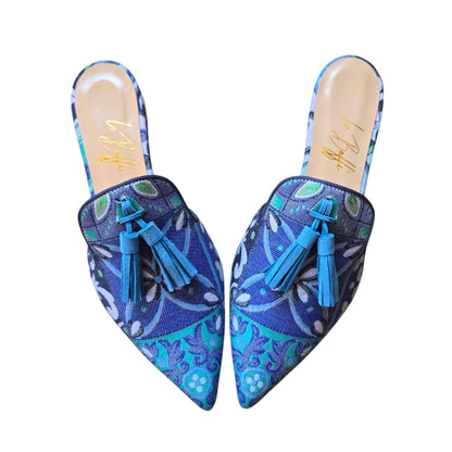 Agata mule in mattonelle azzurre