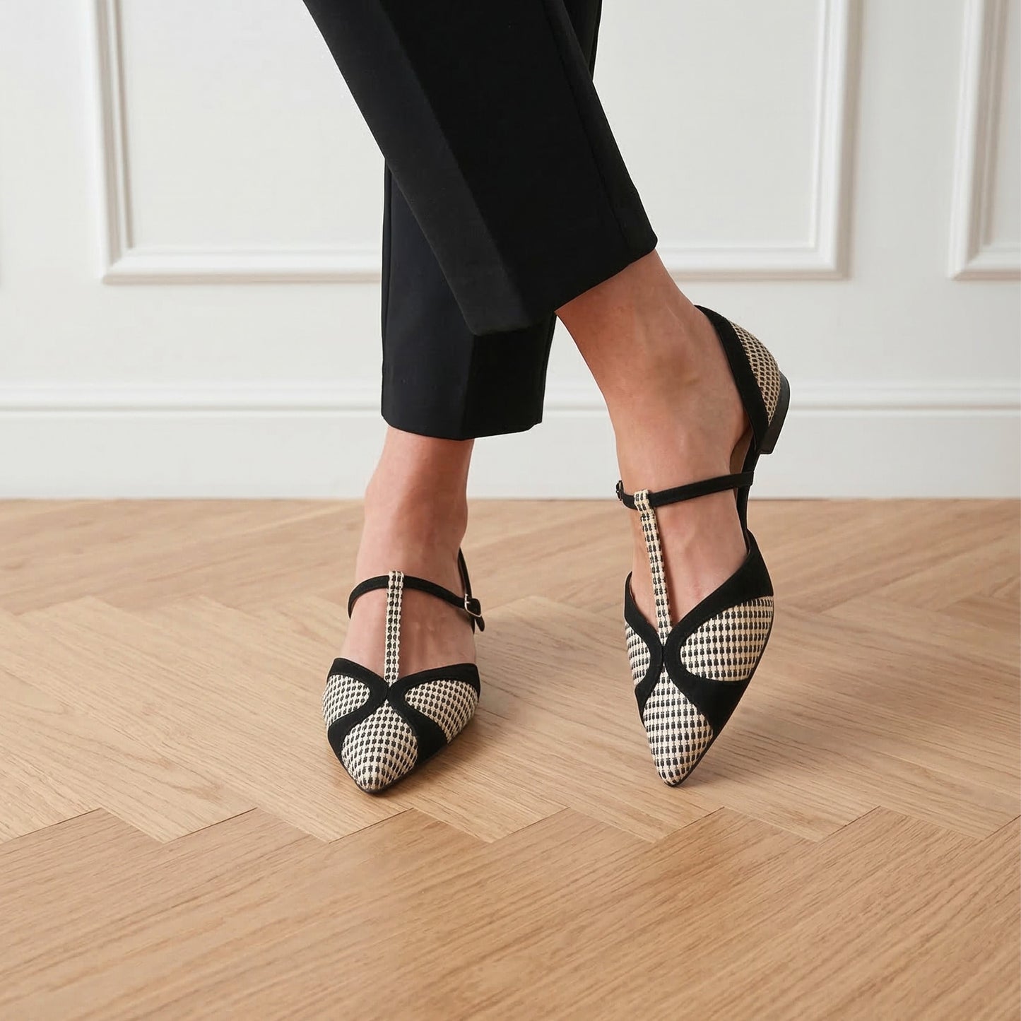 Vittoria black and white