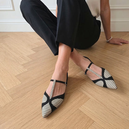 Vittoria black and white